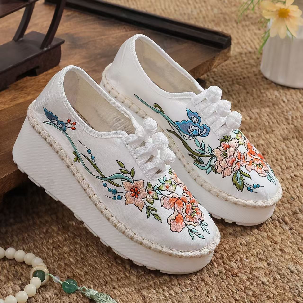 Ethnic Fabric - Damskie buty na koturnie w etnicznym