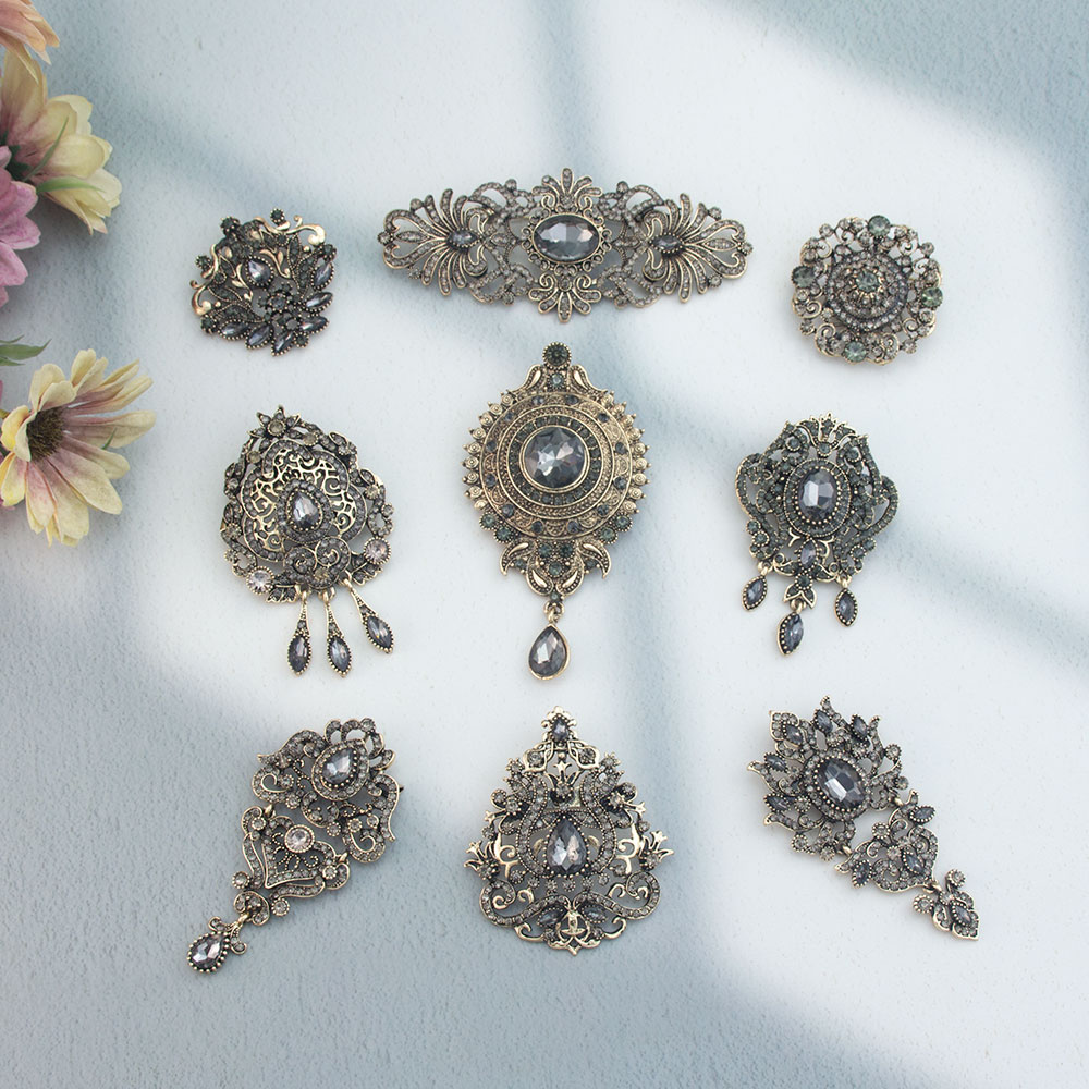 Ethnic Chic Fashion - Elegancka broszka w stylu vintage dla