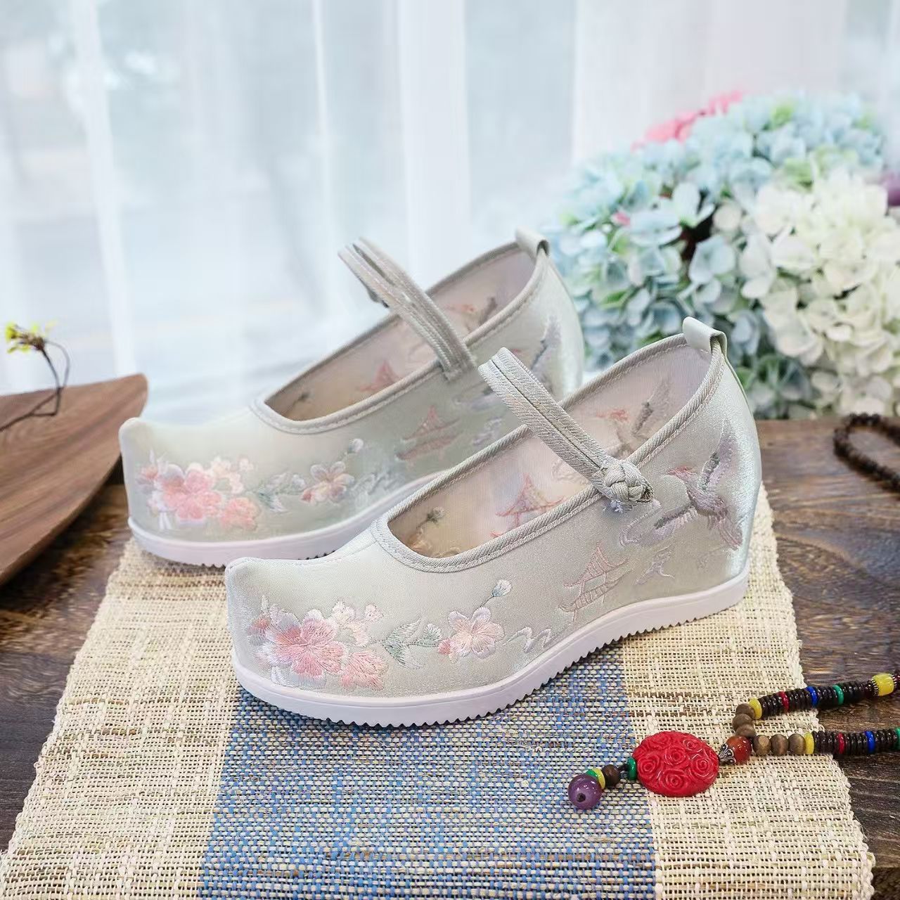 Damskie buty z haftem wewnątrz – Ethnic Fabric recenzja i cena
