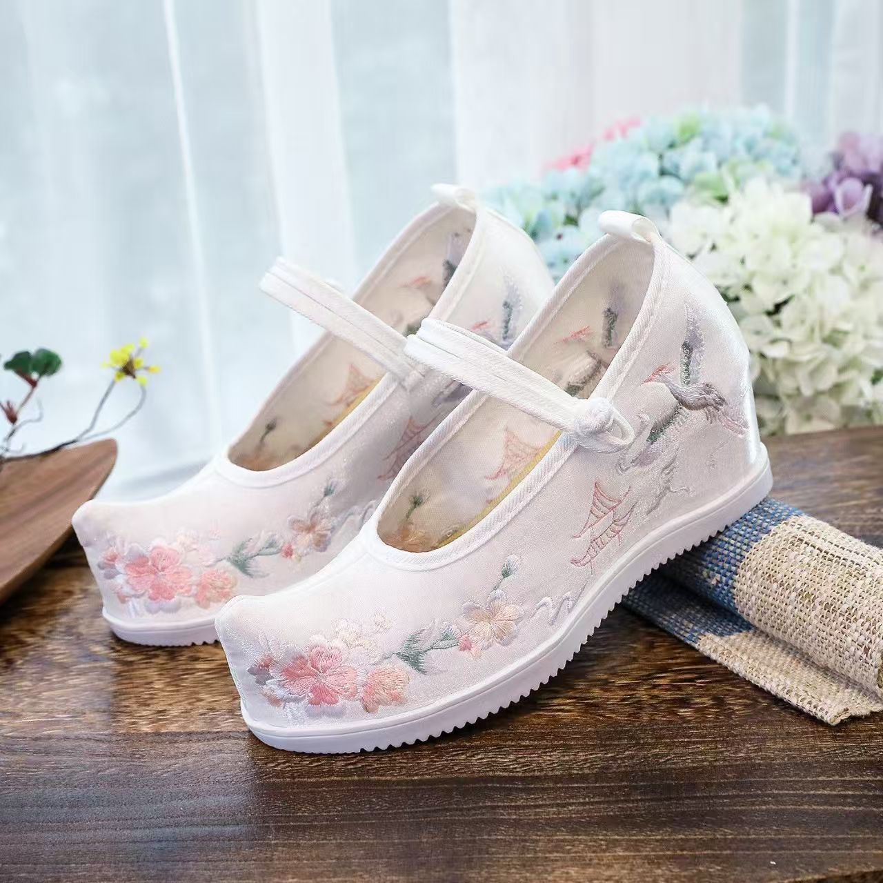 Damskie buty z haftem wewnątrz – Ethnic Fabric recenzja i cena