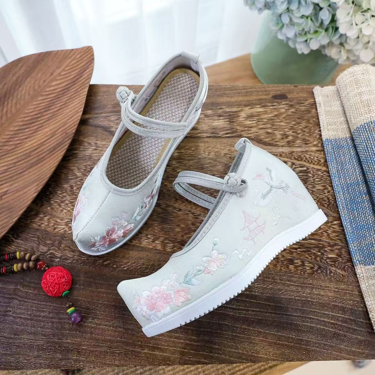 Damskie buty z haftem wewnątrz – Ethnic Fabric recenzja i cena