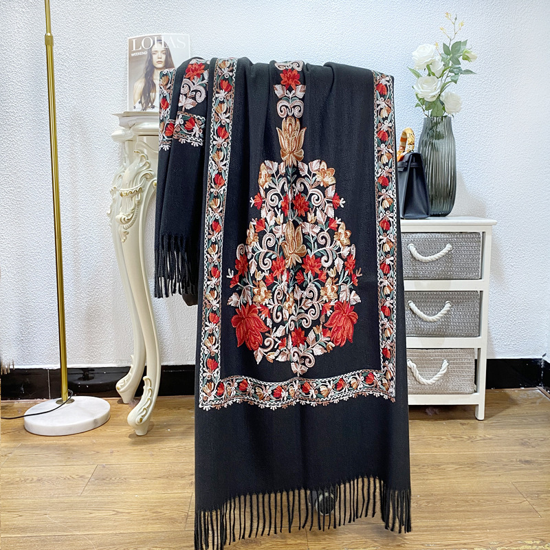 Damska nowość: szal w etniczny – Ethnic Fashion Brands recenzja i cena