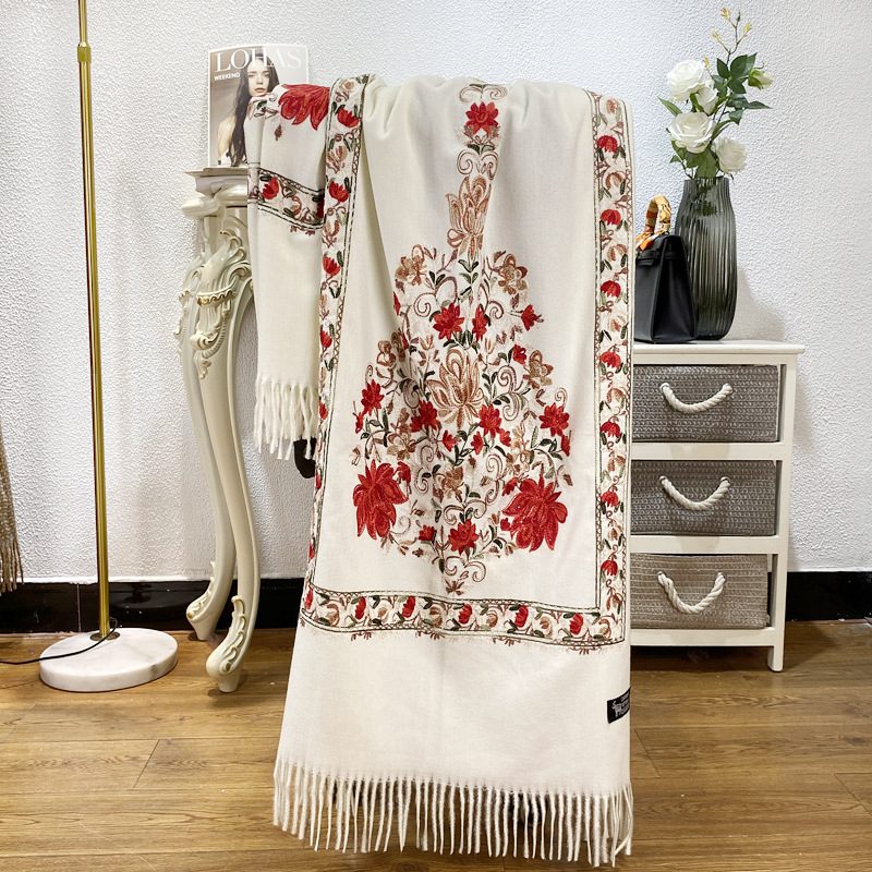 Damska nowość: szal w etniczny – Ethnic Fashion Brands recenzja i cena