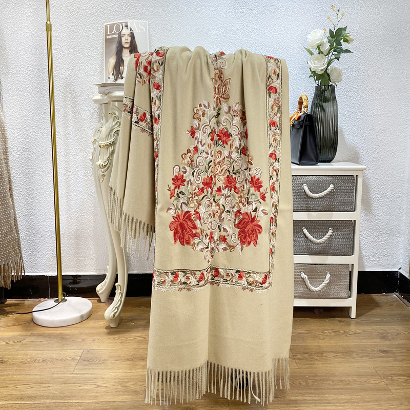 Damska nowość: szal w etniczny – Ethnic Fashion Brands recenzja i cena